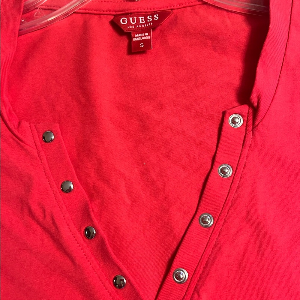 Guess short sleeve silver button V